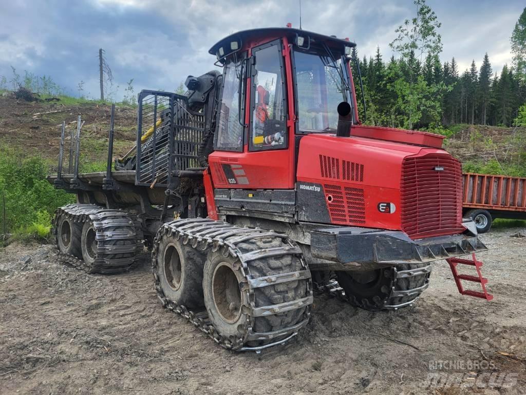 Komatsu 835 Forvarderi