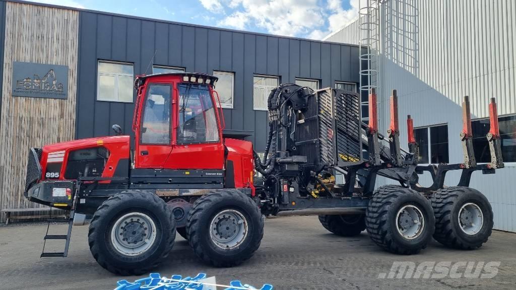 Komatsu 895 Forvarderi