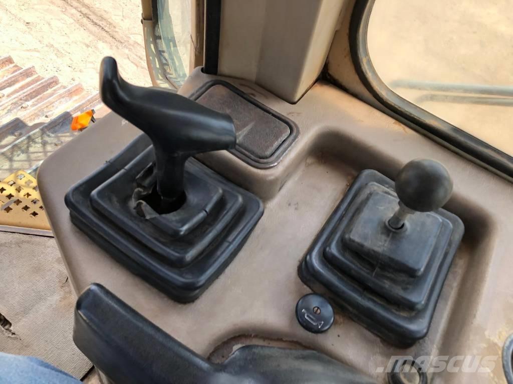 CAT D 5 M XL Buldožeri guseničari