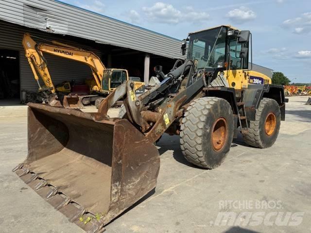 Komatsu WA 200 Utovarivači na točkove