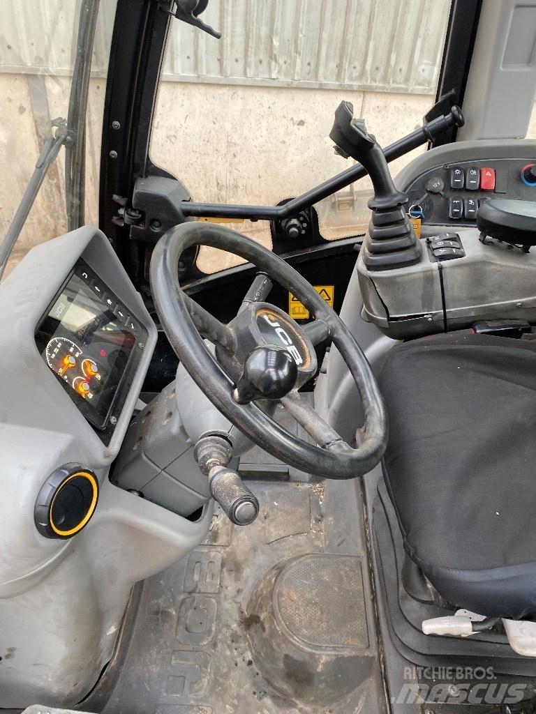 JCB TM 320 S Poljoprivredni teleskopski utovarivači