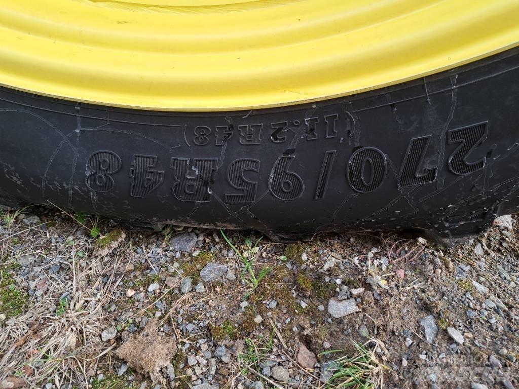 John Deere 740 i Vučene prskalice