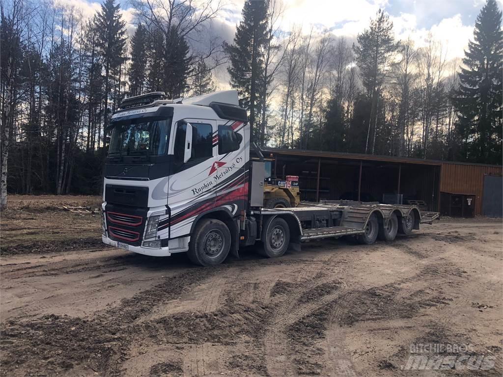 Volvo FH13 Kamioni za prevoz šumarskih mašina