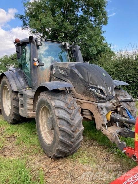 Valtra T235V Traktori