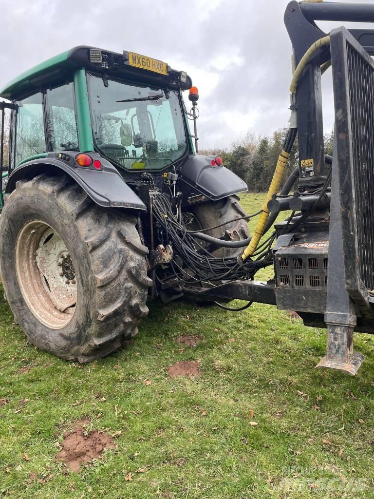 Valtra N122 Traktori