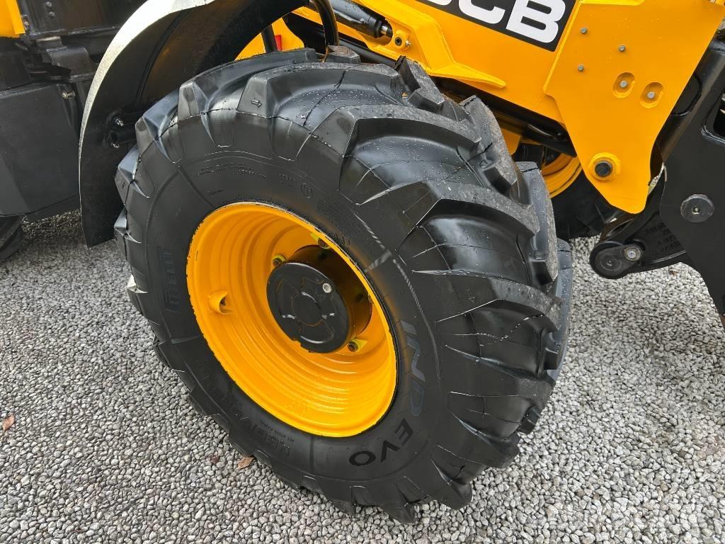JCB TM320S Poljoprivredni teleskopski utovarivači