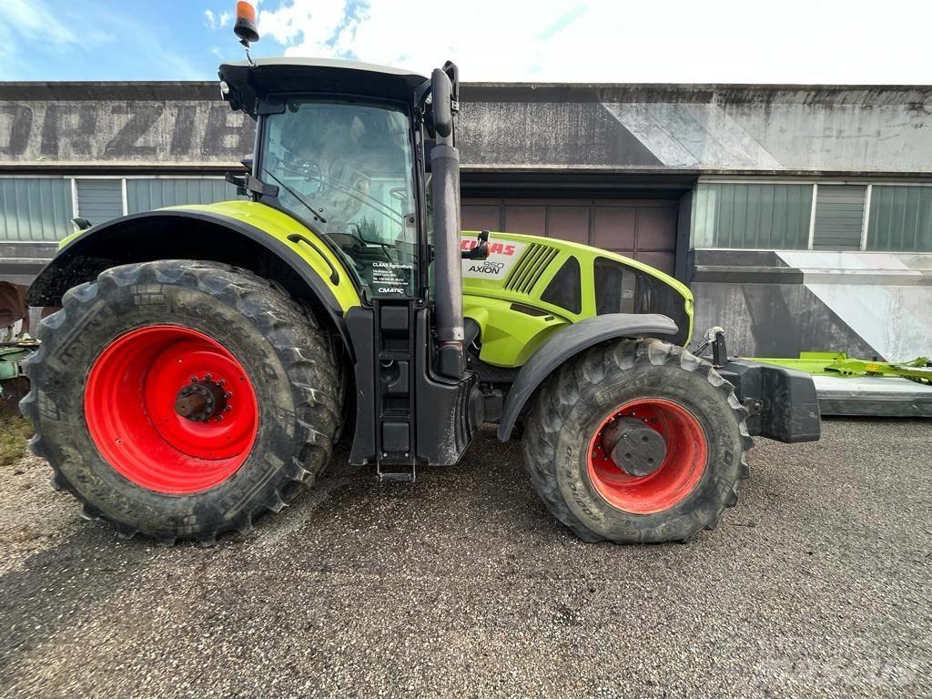 CLAAS Axion 810 Traktori