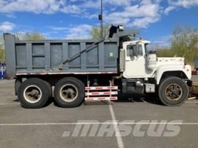 Mack RD 690 SX Kiperi kamioni