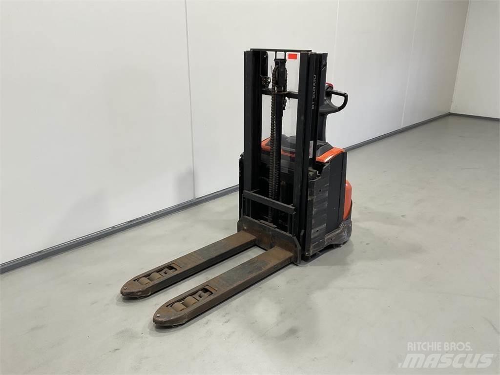 Toyota SWE200D Samopogonski ručni viljuškari