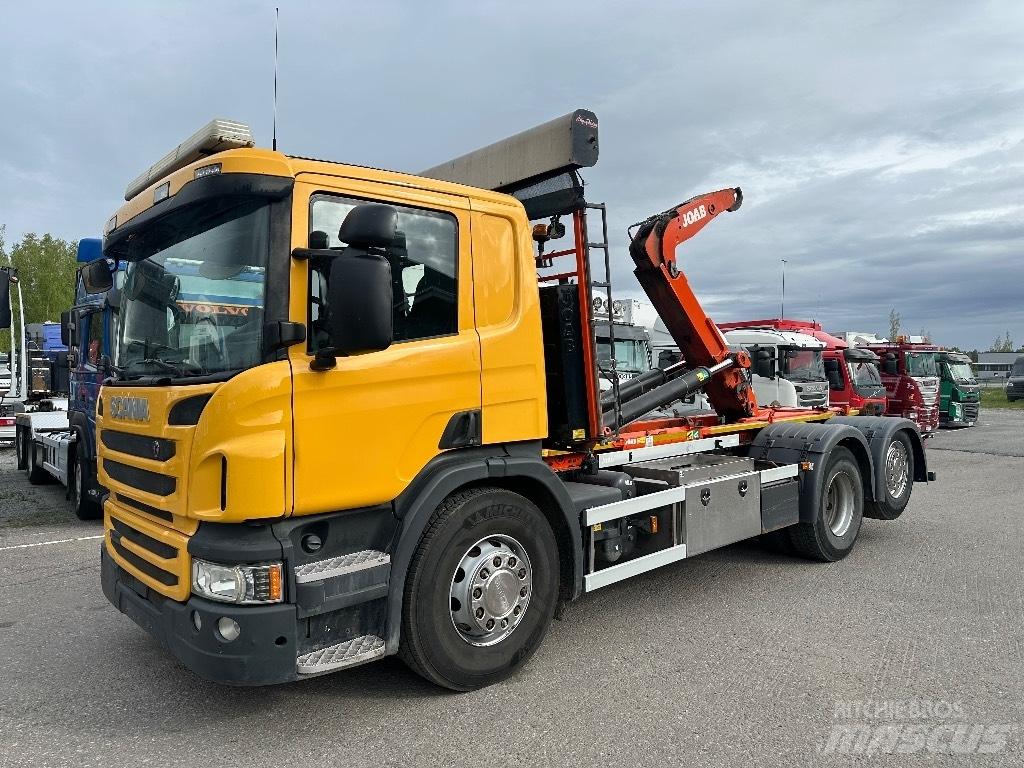 Scania P370 6x2*4 Rol kiper kamioni sa kukom za podizanje tereta