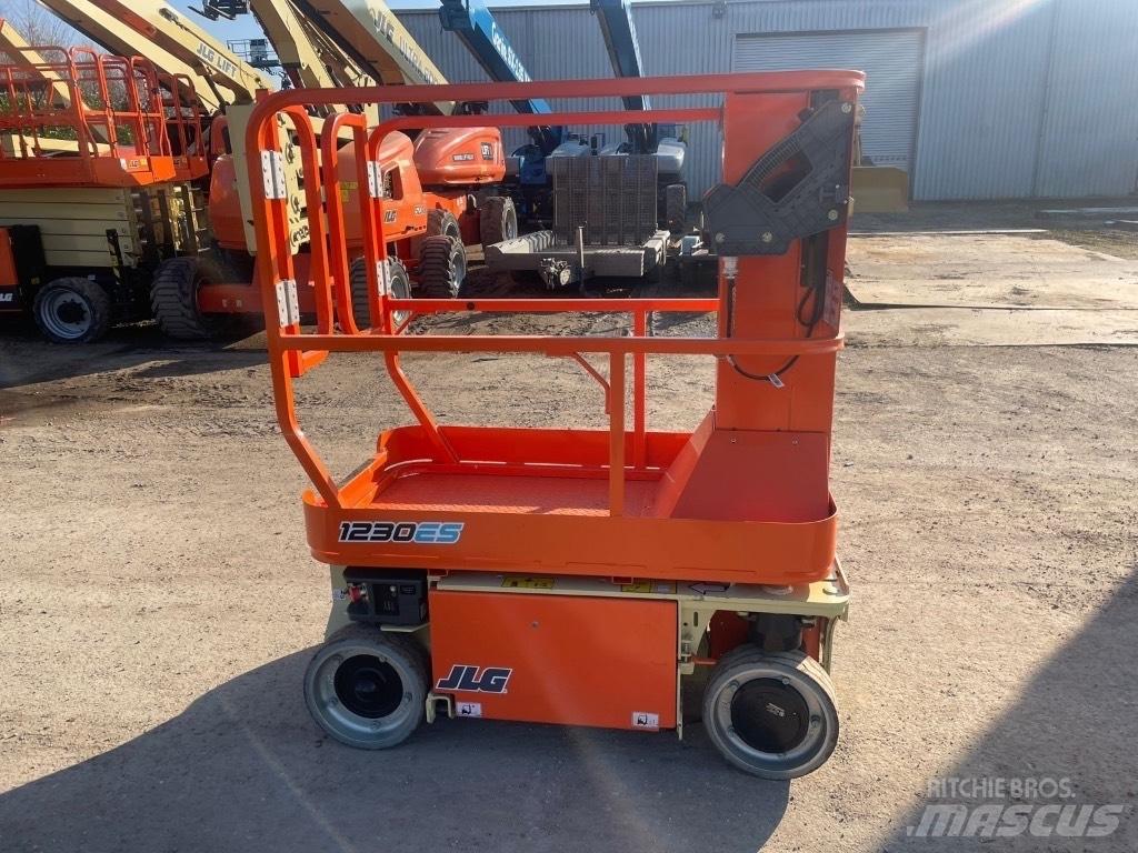 JLG 1230 ES Makazaste platforme