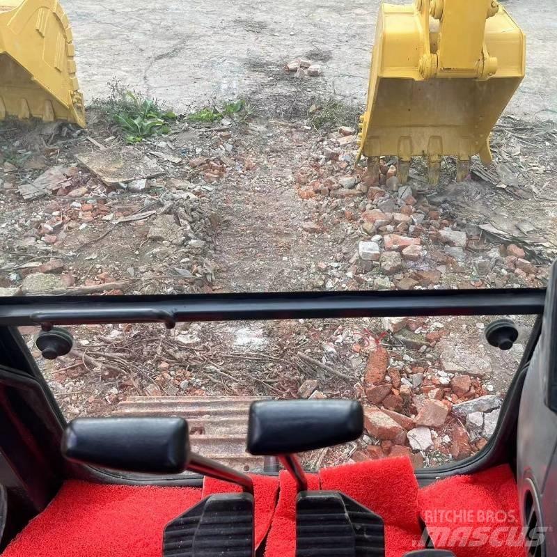 Komatsu PC 138 Bageri guseničari