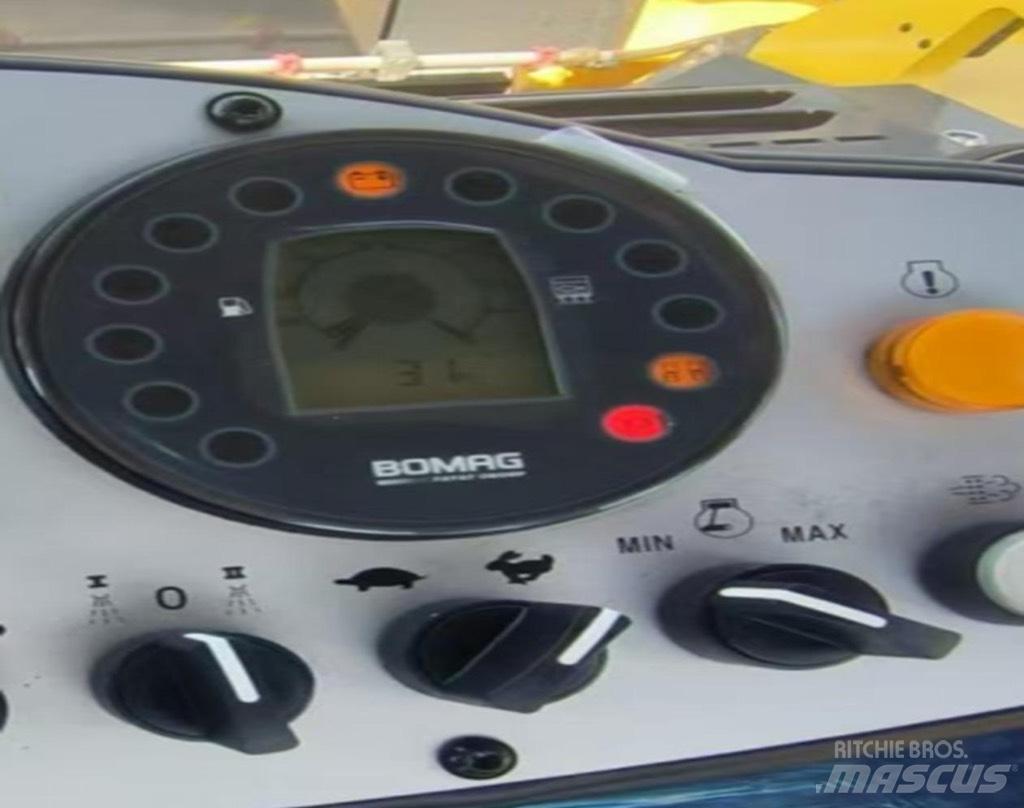 Bomag BW 202 AD-4 Valjci sa duplim bubnjem