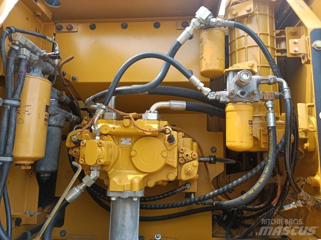CAT 323D2L Bageri guseničari