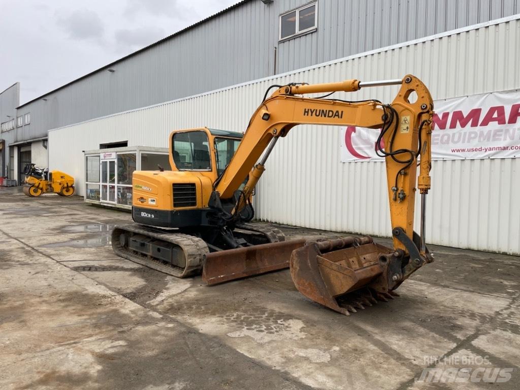 Hyundai R80CR-9 Midi bageri 7t – 12t