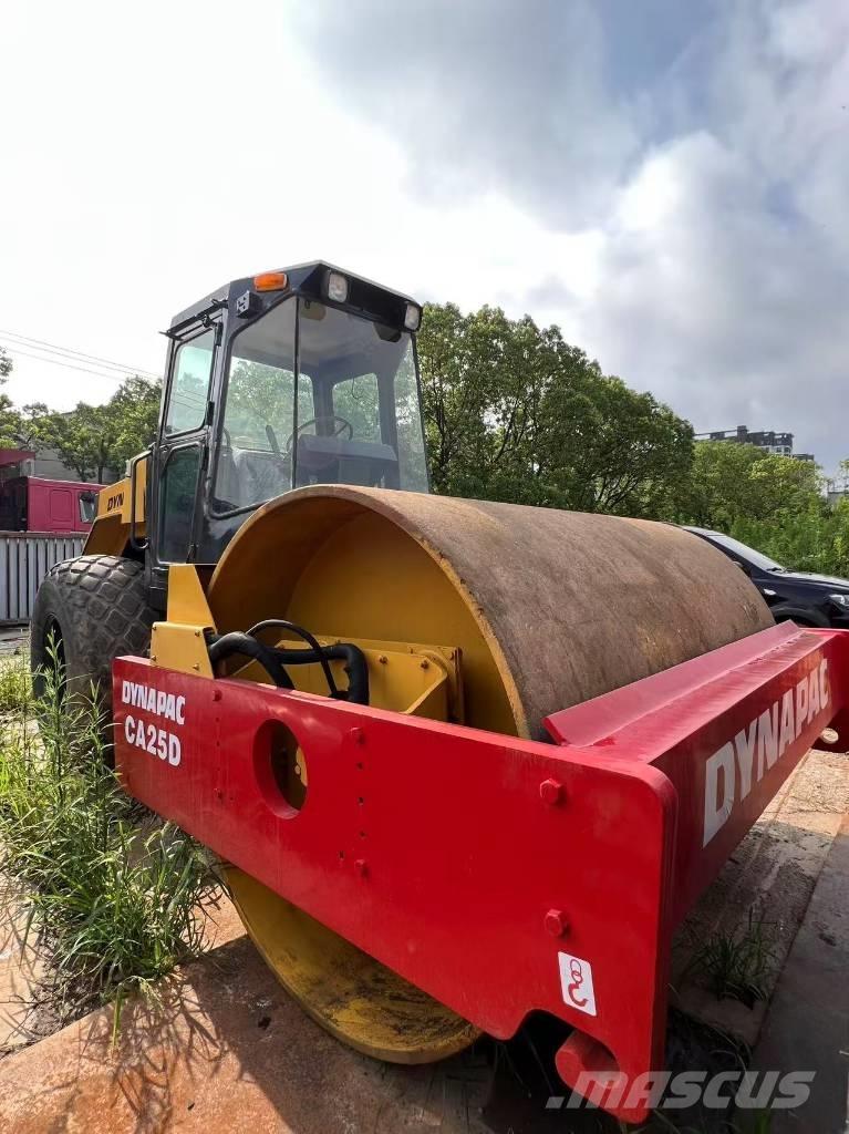 Dynapac CA25D Valjci sa jednim bubnjem