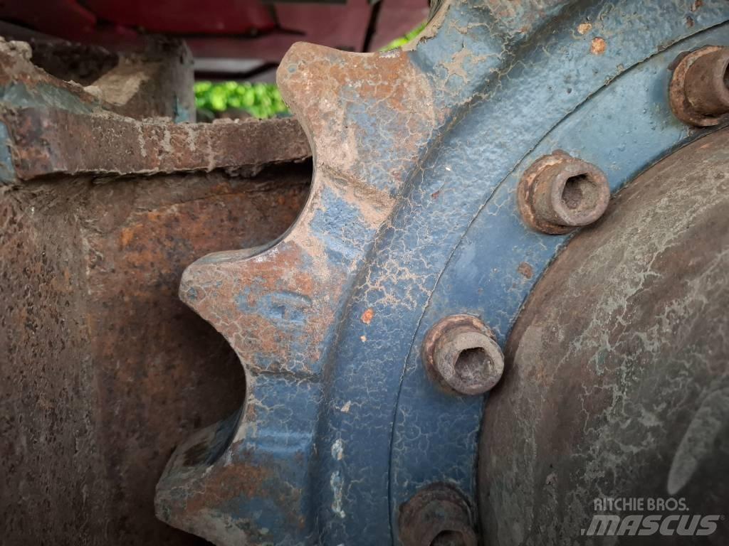 Takeuchi TB2150R Bageri guseničari