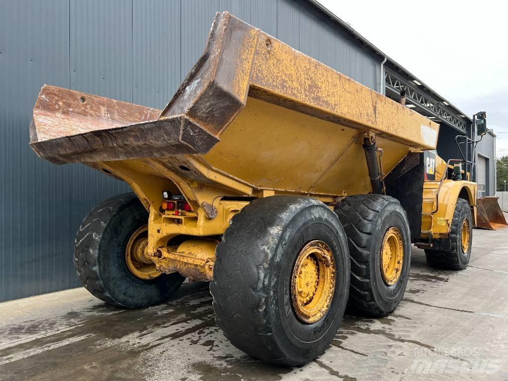 CAT 735B Zglobni damperi
