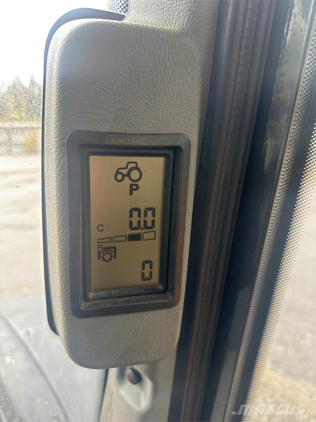 Valtra N142 Traktori