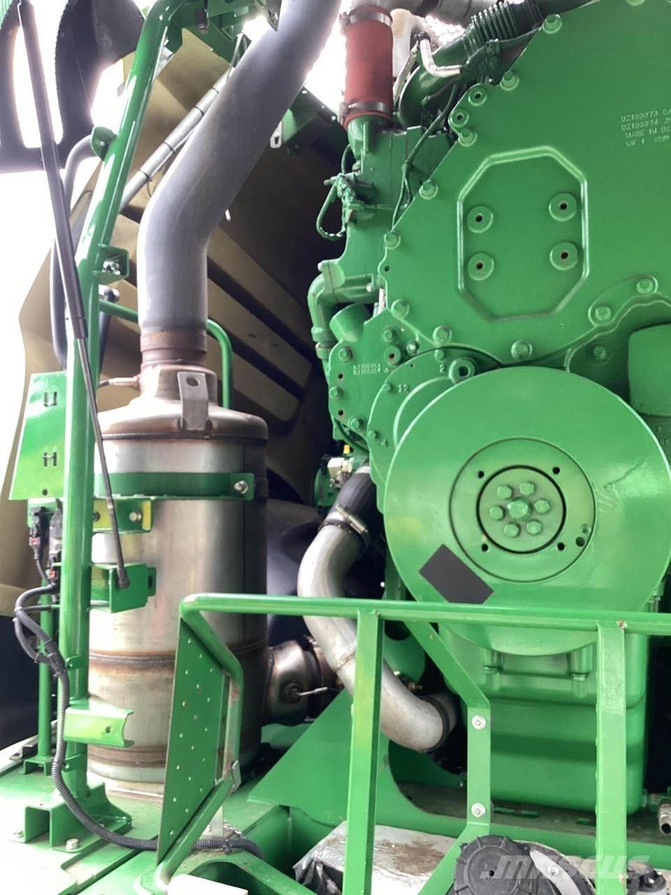 John Deere 8300 Mašine za stočnu hranu sa sopstvenim pogonom