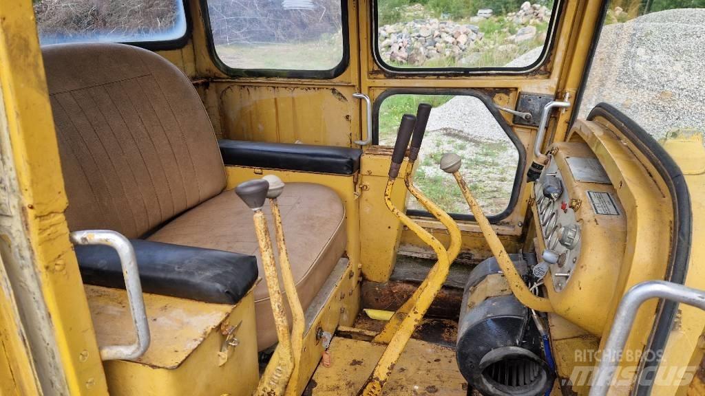 CAT D 4 D Buldožeri guseničari