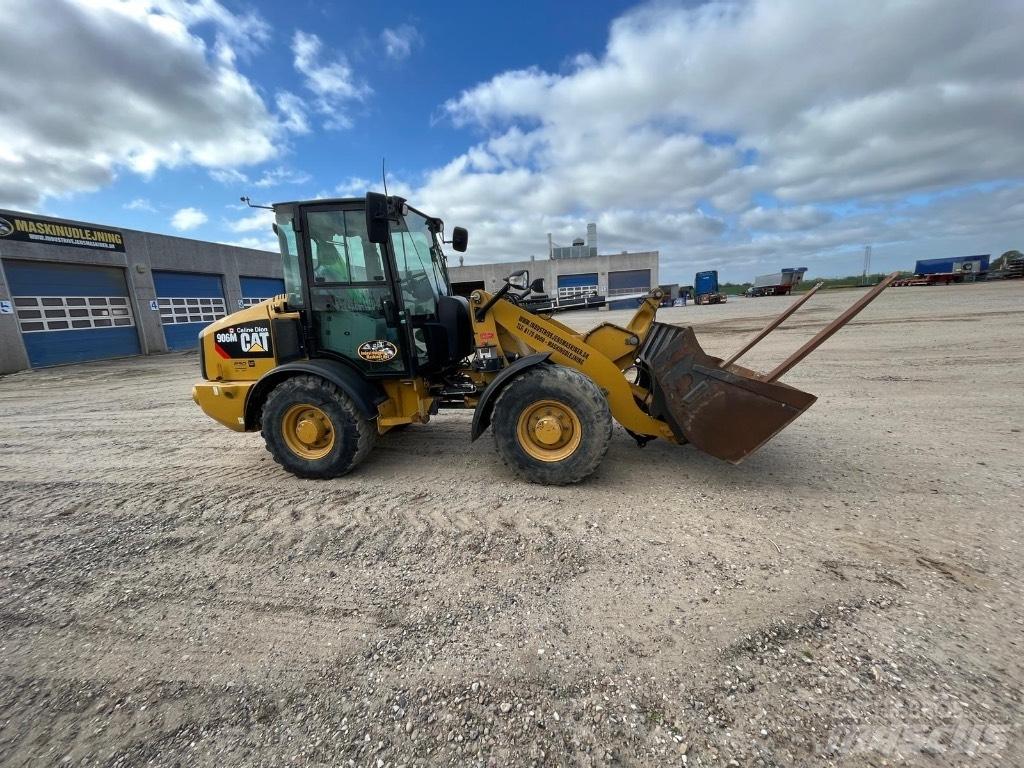 CAT 906M Utovarivači na točkove