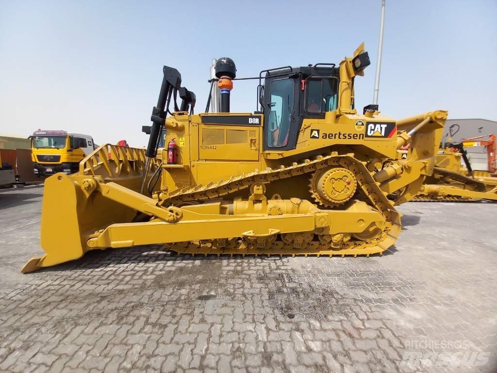 CAT D8R (Abu Dhabi) Buldožeri guseničari