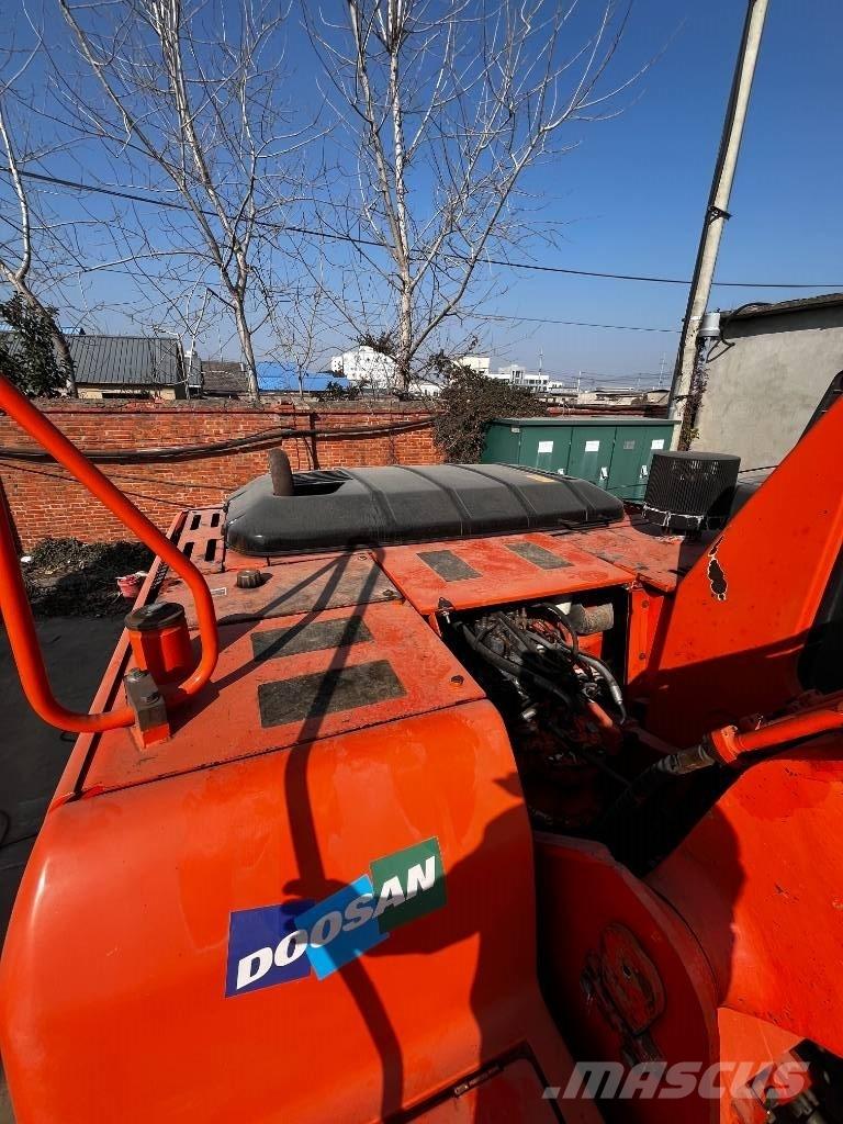 Doosan DH 225 LC-7 Bageri guseničari
