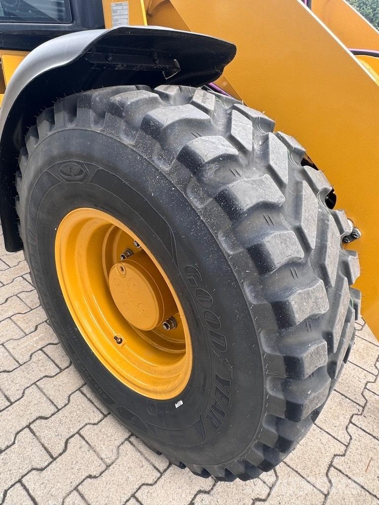 CAT 908 Utovarivači na točkove