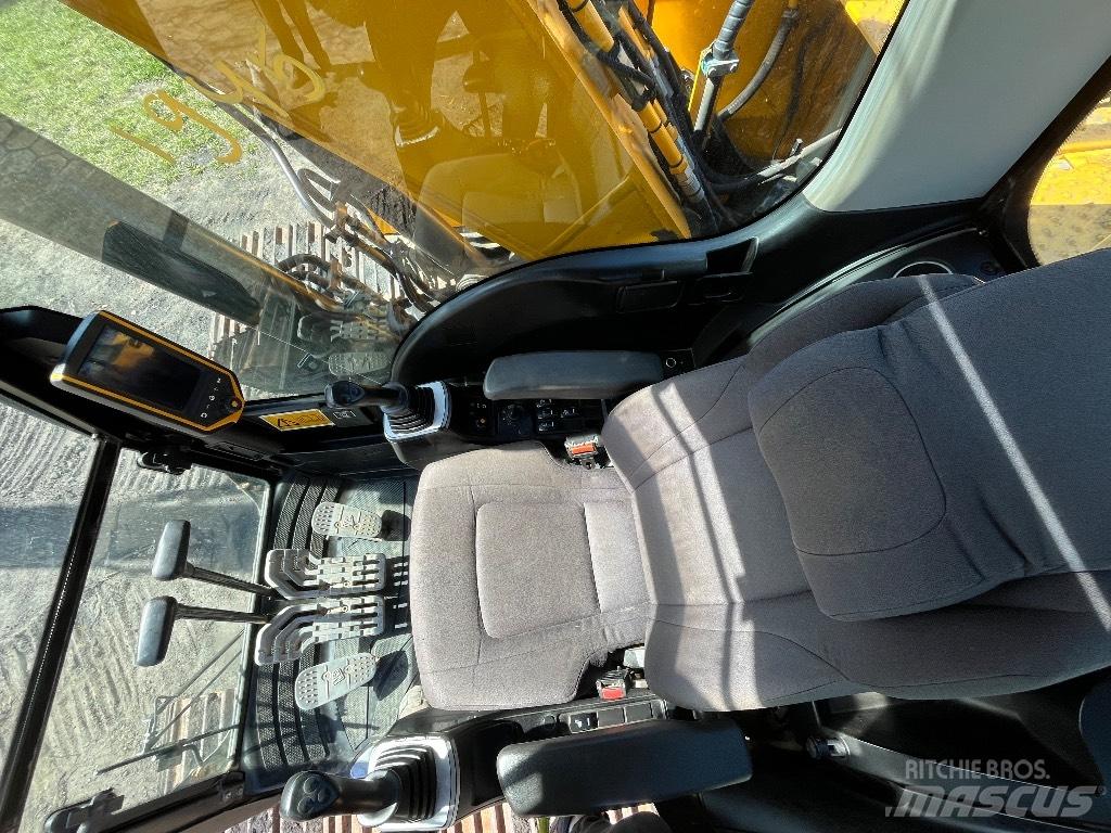 JCB JS 220 LC Bageri guseničari