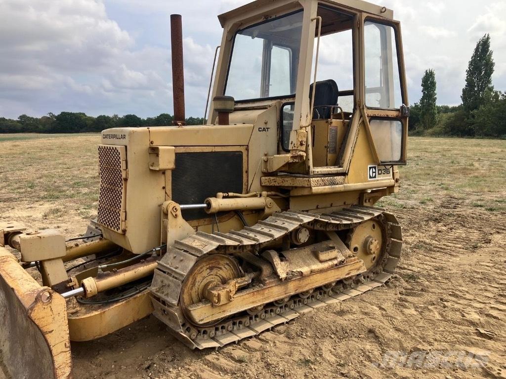 CAT D 3 B Buldožeri guseničari