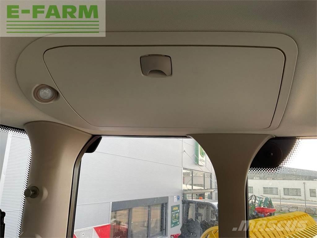 John Deere 6R 215 Traktori