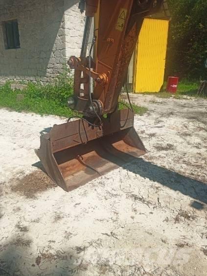 CASE WX 210 Bageri točkaši