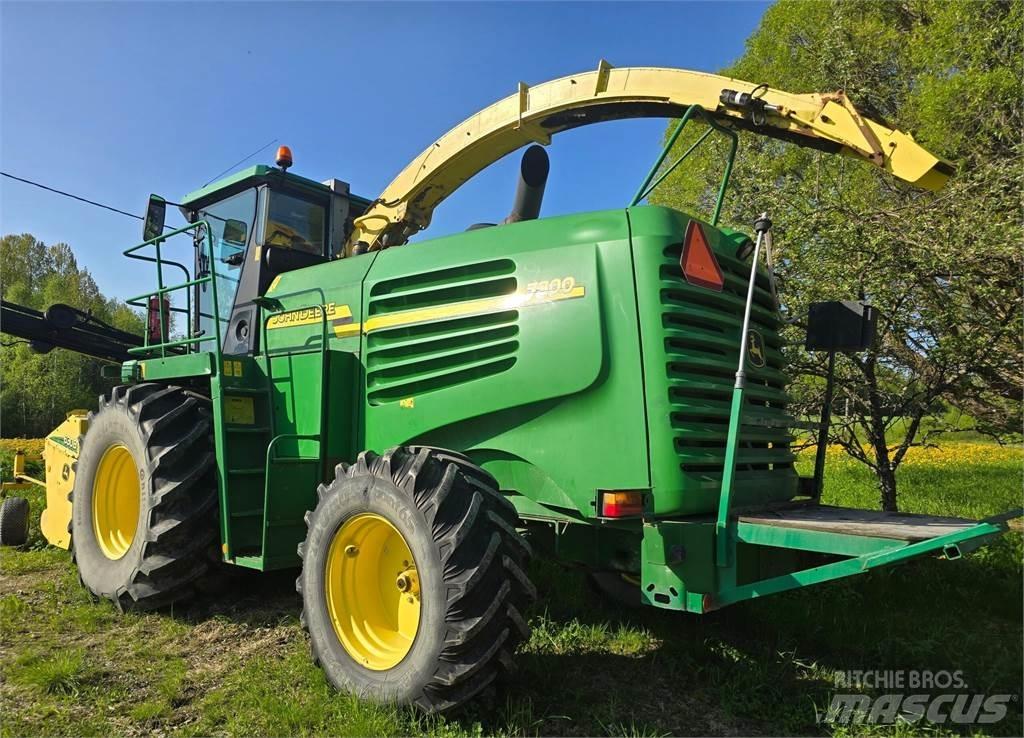John Deere 7300 Mašine za stočnu hranu sa sopstvenim pogonom