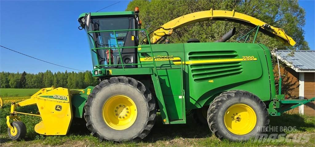 John Deere 7300 Mašine za stočnu hranu sa sopstvenim pogonom