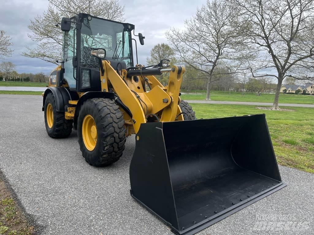 CAT 908M Utovarivači na točkove