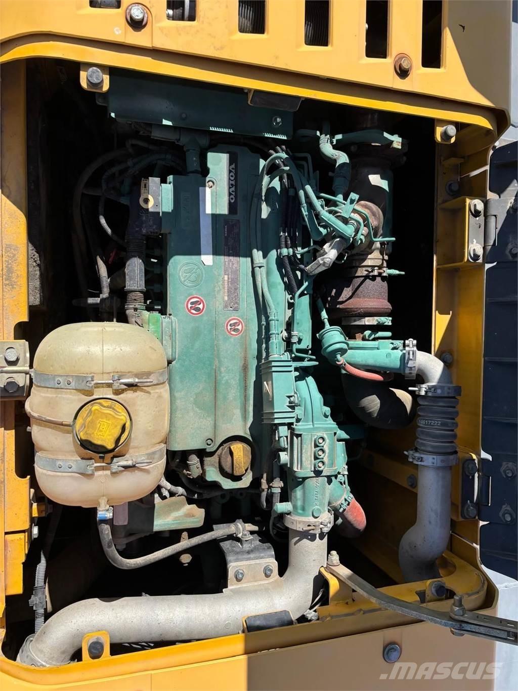 Volvo EC220DL Bageri guseničari