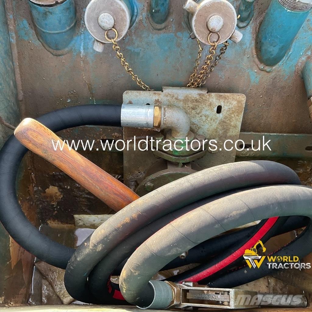  CONQUIP FUEL BOWSER Fuel and additive tanks