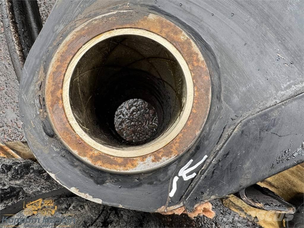 Komatsu 165F Kranovi za debla