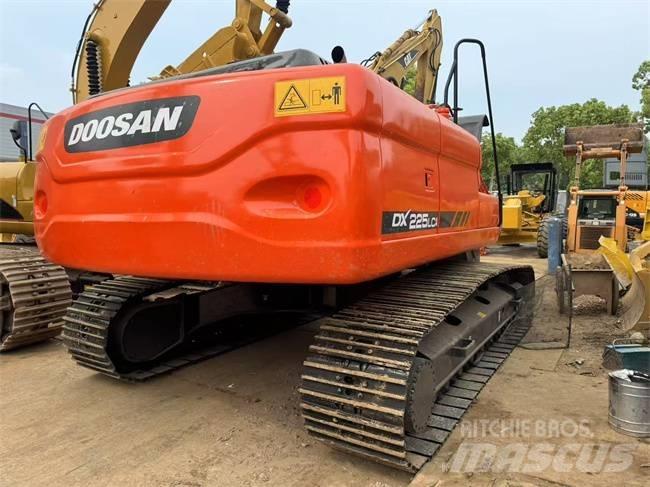 Doosan DX 225 LC Bageri guseničari