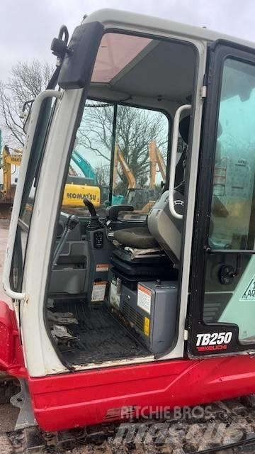 Takeuchi TB250 Mini bageri < 7t