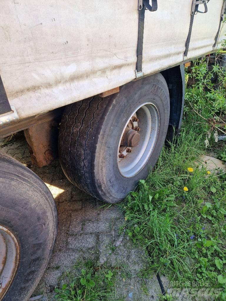 Krone sd Poluprikolice sa ciradom