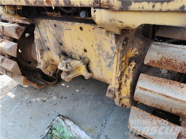 Komatsu D41P Buldožeri guseničari