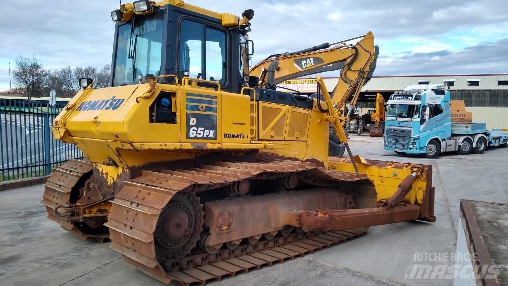Komatsu D65PX-18 Buldožeri guseničari