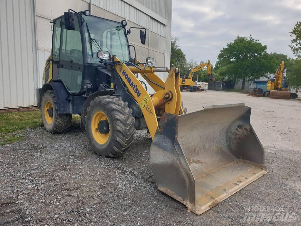 Komatsu WA70M-8 Utovarivači na točkove