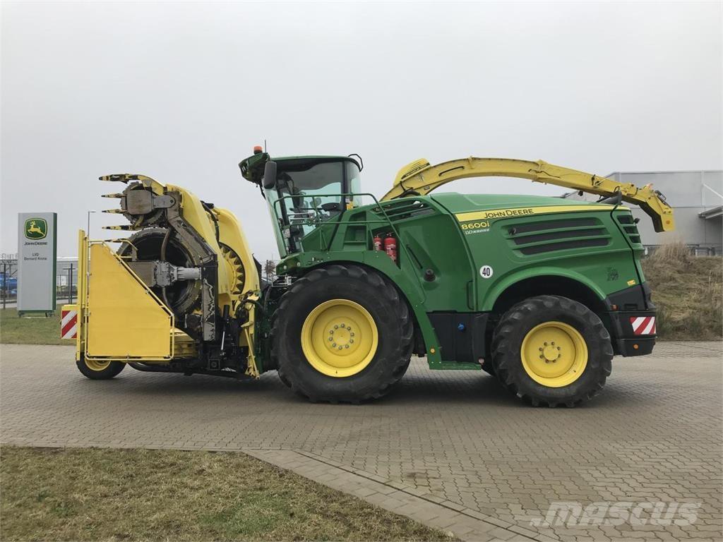 John Deere 8600 Mašine za stočnu hranu sa sopstvenim pogonom