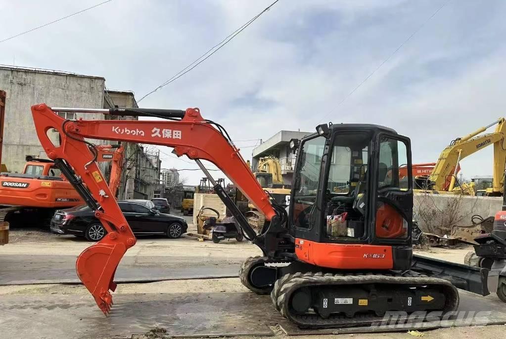 Kubota 163 Bageri guseničari
