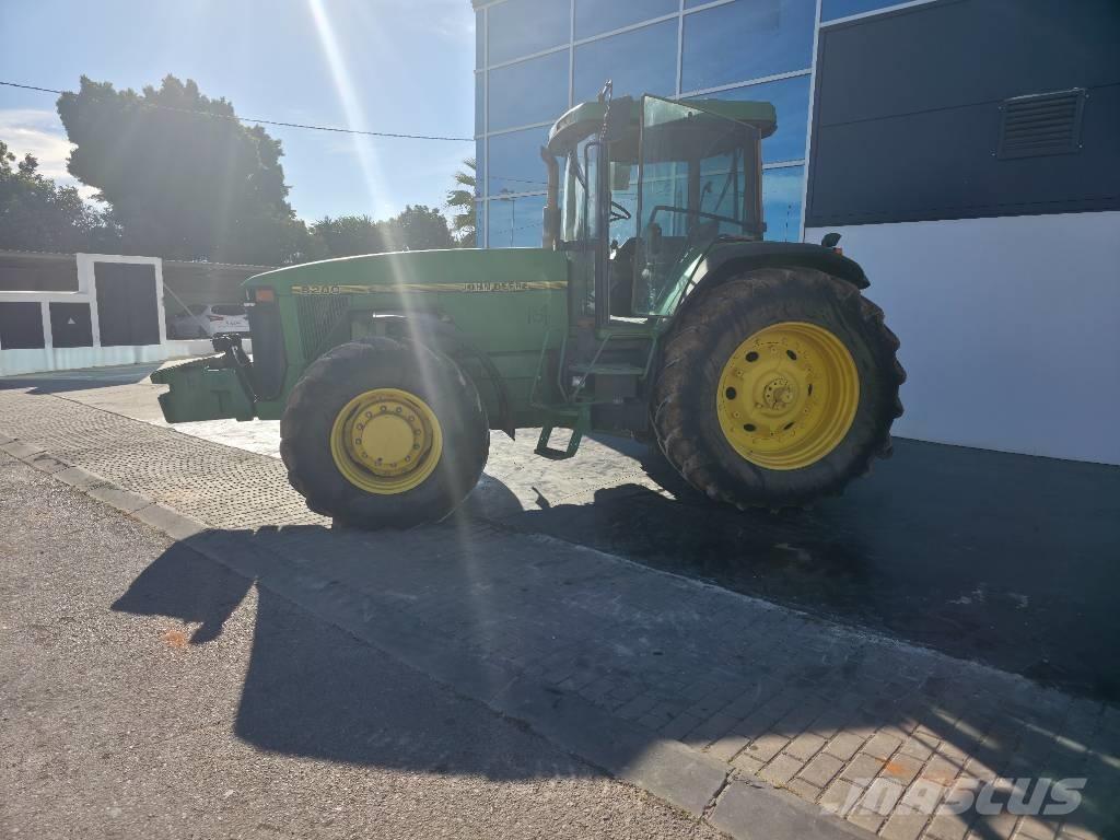 John Deere 8200 Traktori