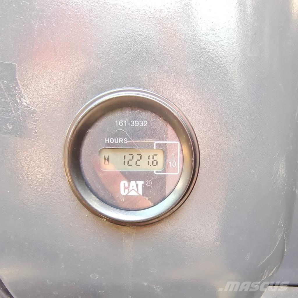 CAT 320 D 2 L Bageri guseničari