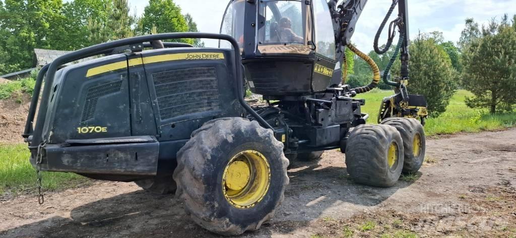John Deere 1070 E Harversteri